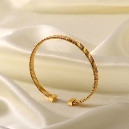 The Roma Ribbed Cuff
