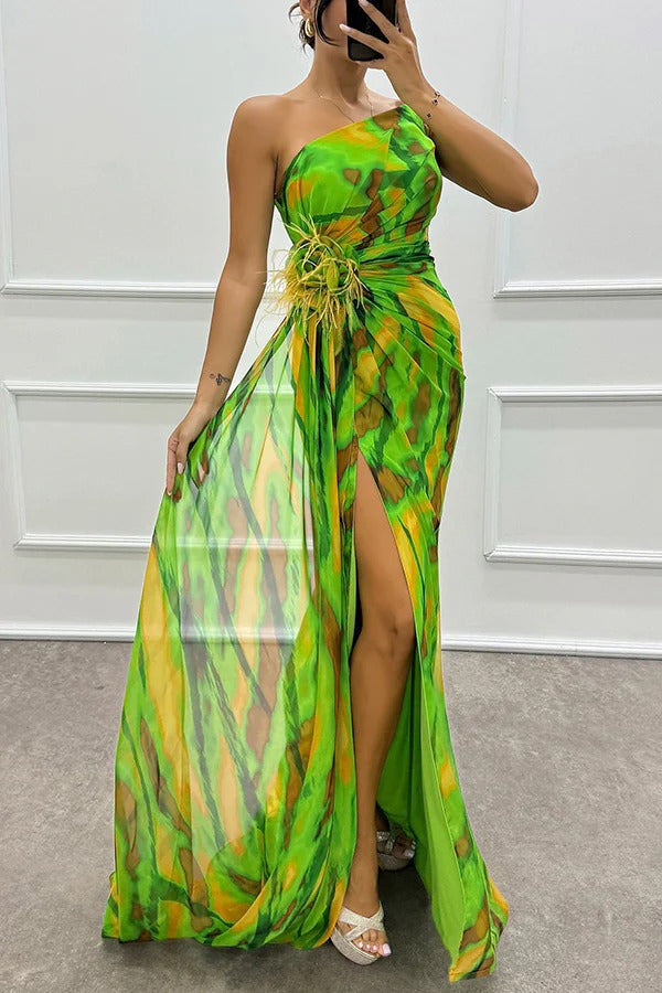 Illyra - Off-shoulder maxi-jurk met split en print