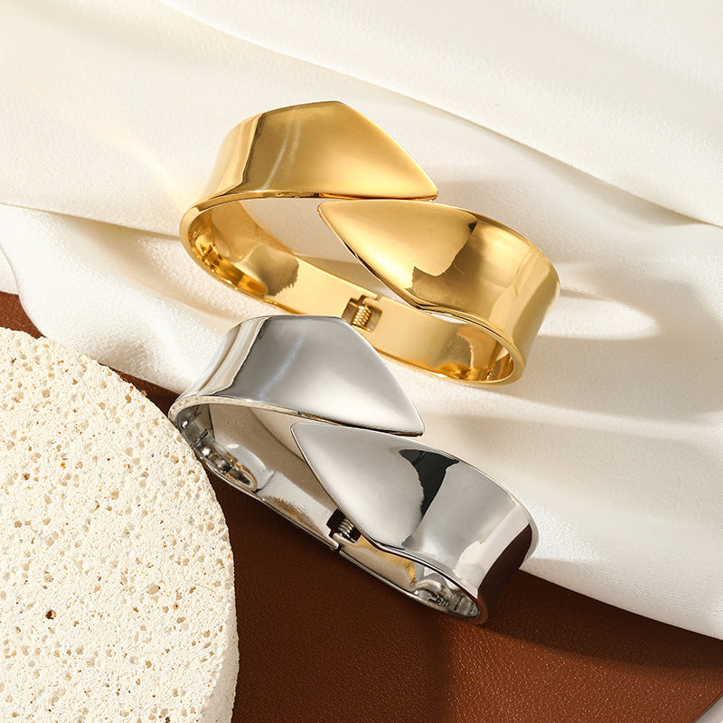 The Orion Bangle