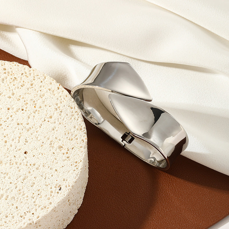 The Orion Bangle