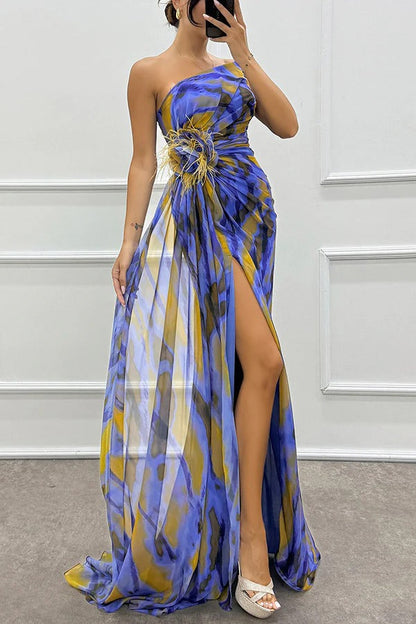 Illyra - Off-shoulder maxi-jurk met split en print