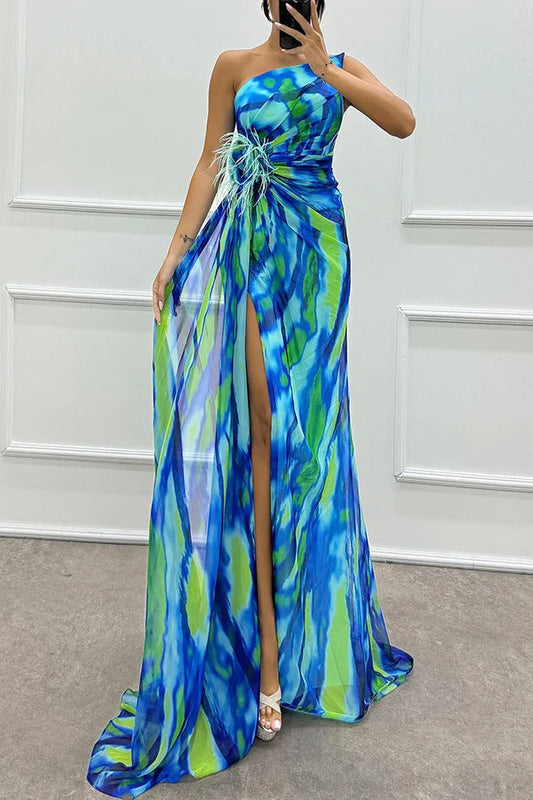 Illyra - Off-shoulder maxi-jurk met split en print