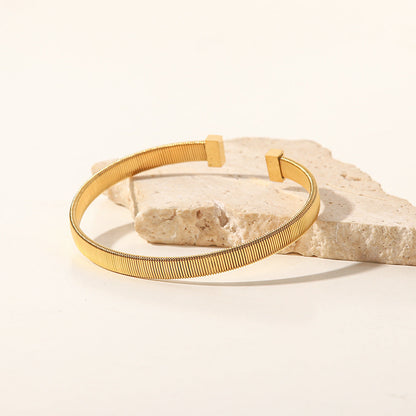 The Roma Ribbed Cuff